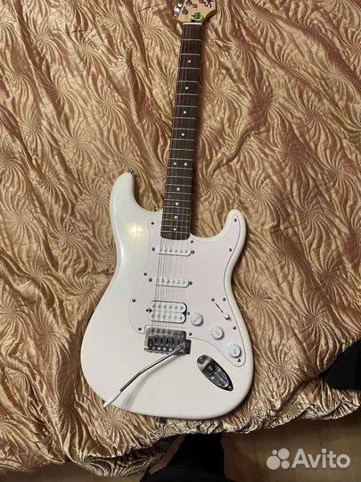 Электрогитара Fender squier bullet trem HSS AWT
