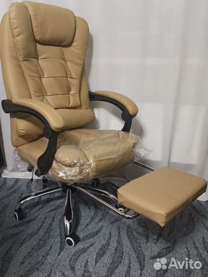 Новое компьютерное кресло руководителя с массажем