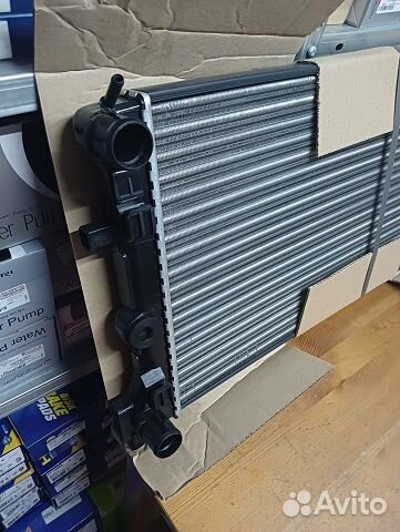 Радиатор охлаждения Volkswagen polo