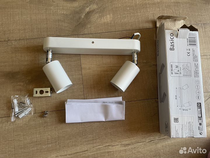 Светильник настенный белый basico