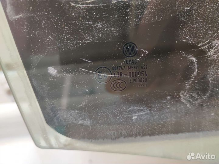 Стекло двери задней правой на Volkswagen Polo 5