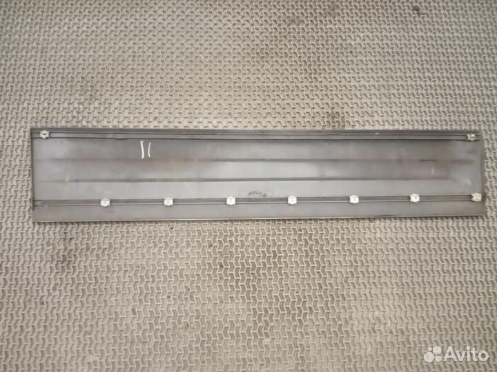 Молдинг двери передней левой Mercedes-Benz E-Класс