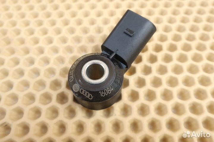 Датчик детонации VAG 030905377D