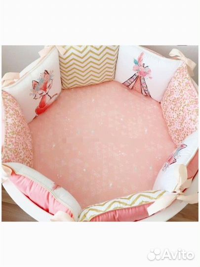 Бортики в детскую кроватку с одеялом