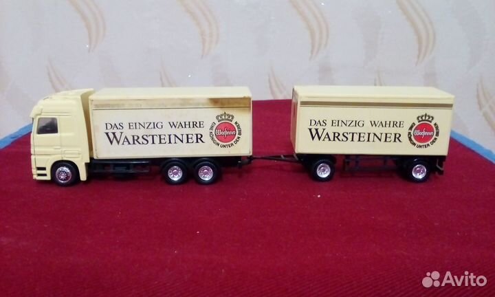 Коллекционная модель машины 