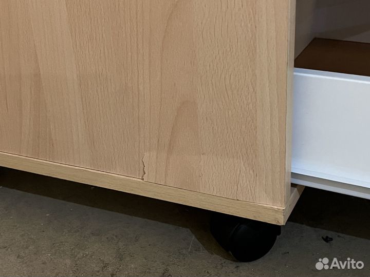 Комплект для офиса. Стол с тумбой