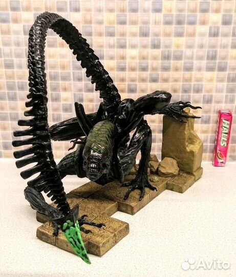 Фигурка Чужого из фильма Чужой против Хищника