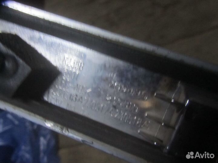 Накладка двери багажника Ford Explorer 5 2015