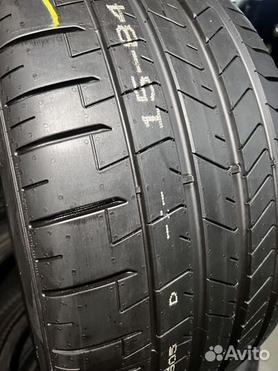 Pirelli P Zero PZ4 285/35 R20