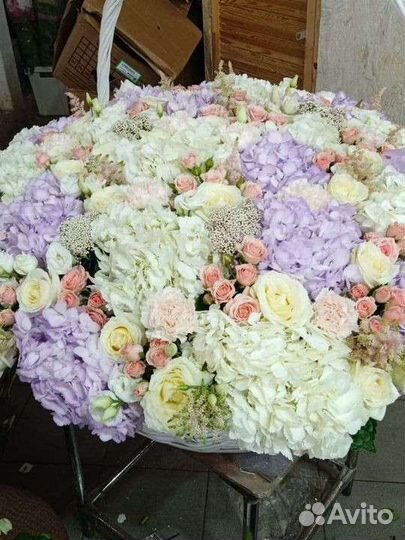 Живые цветы букеты розы оптом