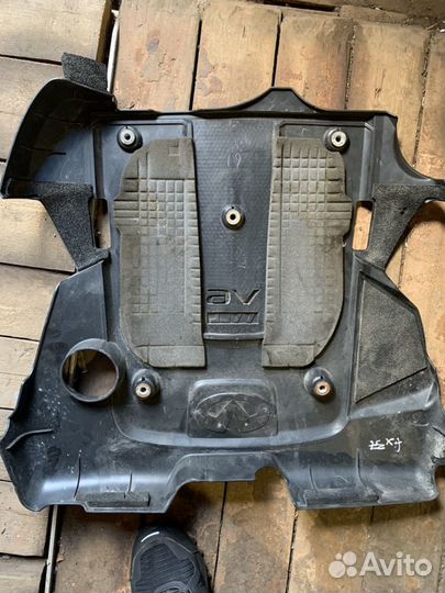 Декоративная крышка двигателя