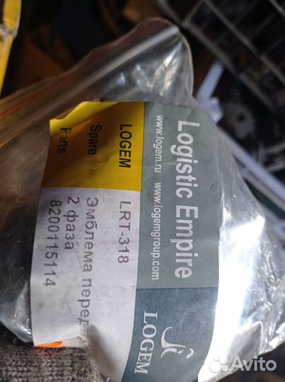 Значок в бампер рено