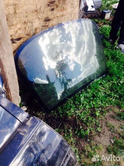 Заднее стекло w210