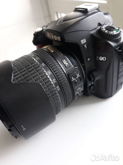 Цифровая зеркальная фотокамера Nikon D90