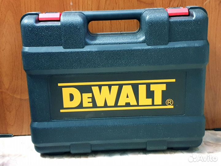 Аккумуляторный шуруповерт dewalt