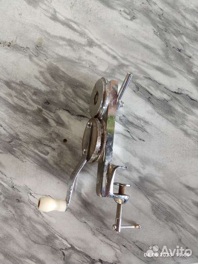 Машинка для закатки жестяных банок