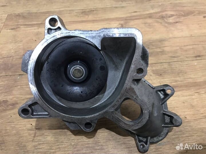 Водяная помпа BMW 7 E65/E66/E67 рест. E65 2005