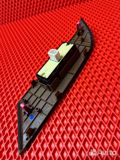 Блок управления стеклоподъемниками передний левый