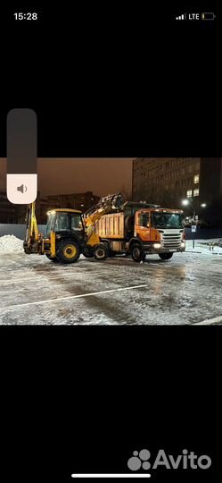 Уборка снега трактором