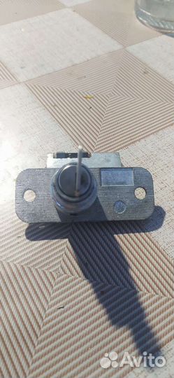 Замок багажника Ваз 2121 Нива. Старого образца