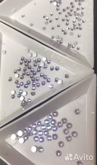 Стразы, заклепки, ленты для дизайна ногтей