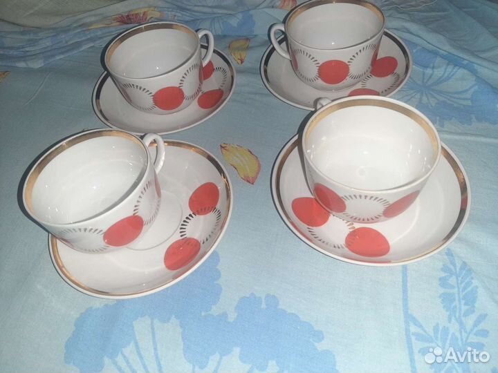 Чайные чашки с блюдцами