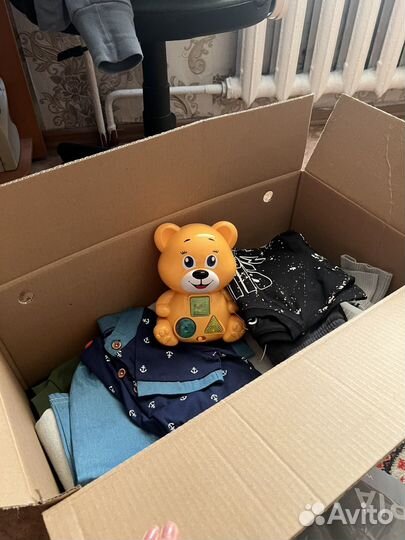 Коробка детских вещей и игрушек