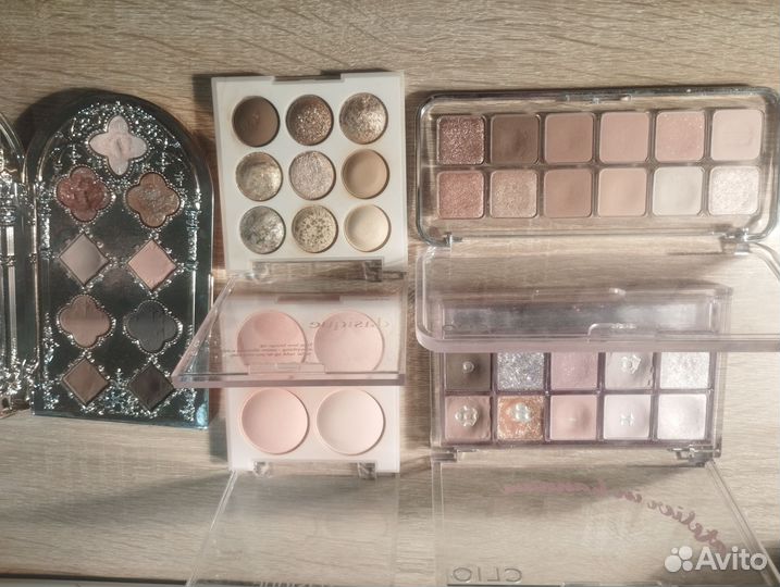 Корейские палетки теней