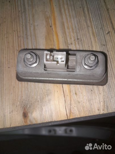 Кнопка открытия багажника Skoda Superb 2