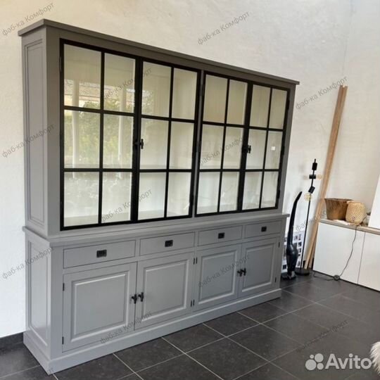 Шкаф витрина