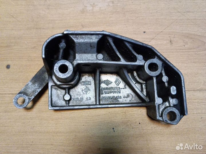 Кронштейн опоры двигателя renault