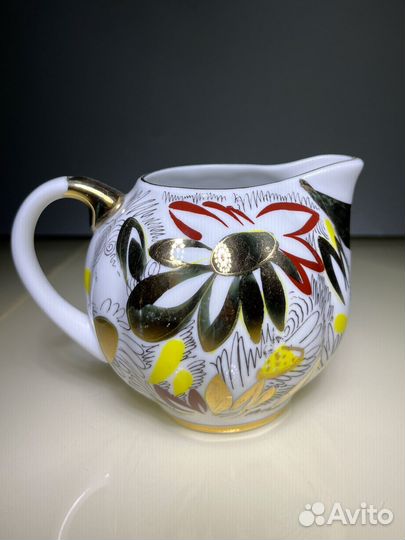 Фарфоровый молочник 