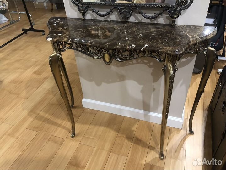 Консоль с зеркалом