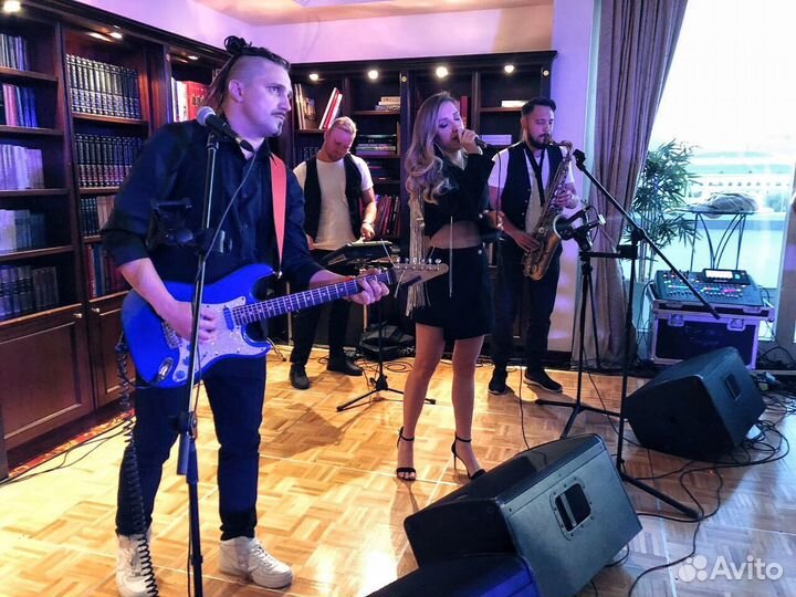 Живая музыка, ведущий, музыкант