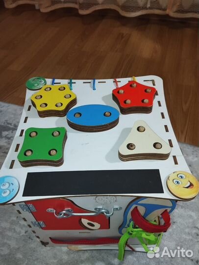 Бизиборд домик