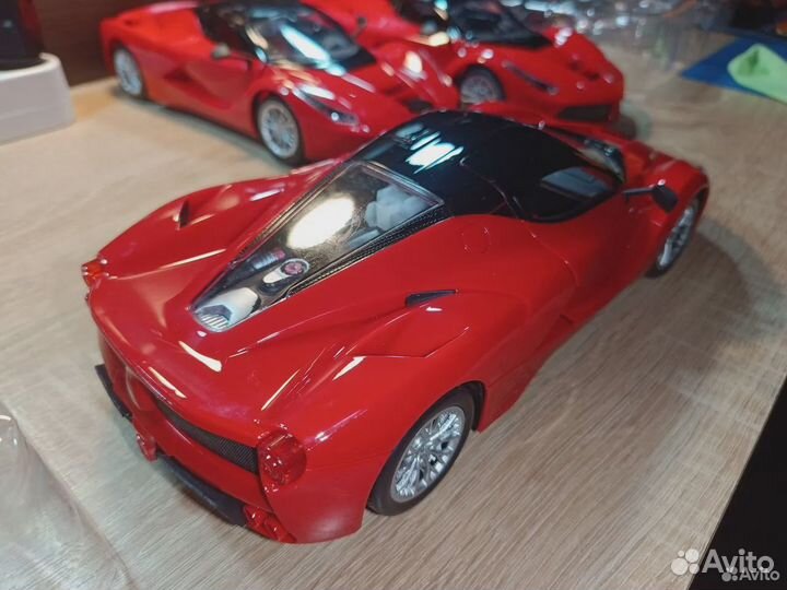 Машинка на радиоуправлении Ferrari