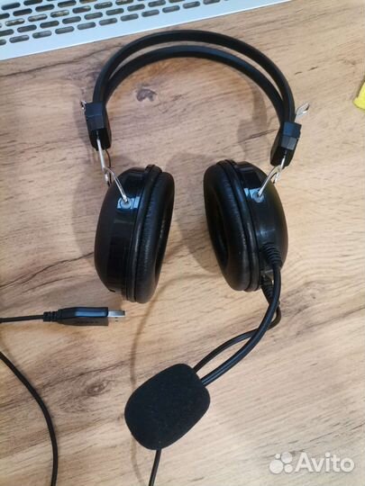Проводные наушники