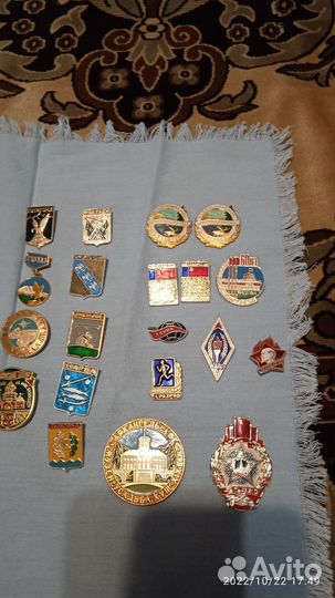 Продаю значки СССР