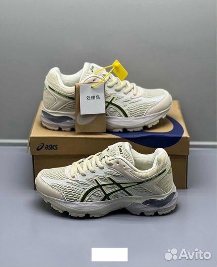 Кроссовки женские