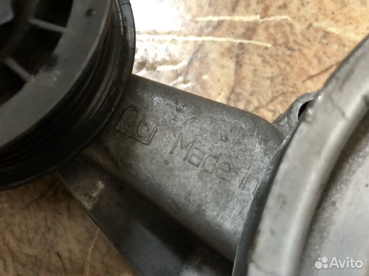 Лобовая крышка двигателя муфты W124 M103