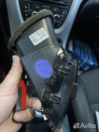 Дефлектор в торпедо центральный левый Astra J