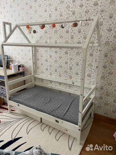 Кровать домик