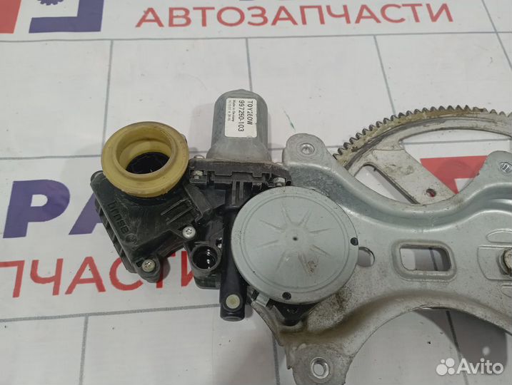 Стеклоподъемник электрический задний правый Toyota Corolla Verso (AR10) 69830-0F020