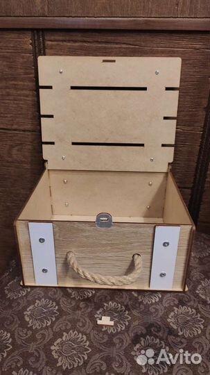 Новогодний подарочный ящик