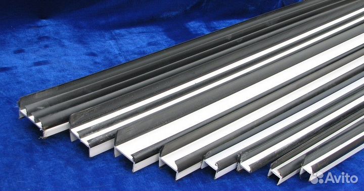 Уплотнитель для ворот прицепа, на пластиковой осн