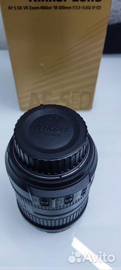 Объектив Nikon 18-200mm f/3.5-5.6G