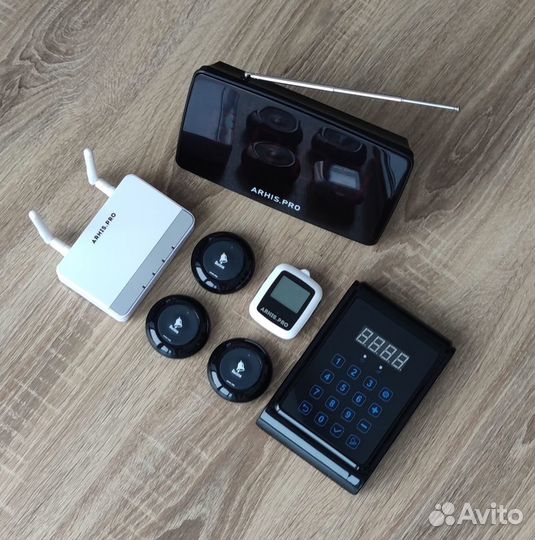 Кнопка вызова официанта, часы, табло, пуль, репите