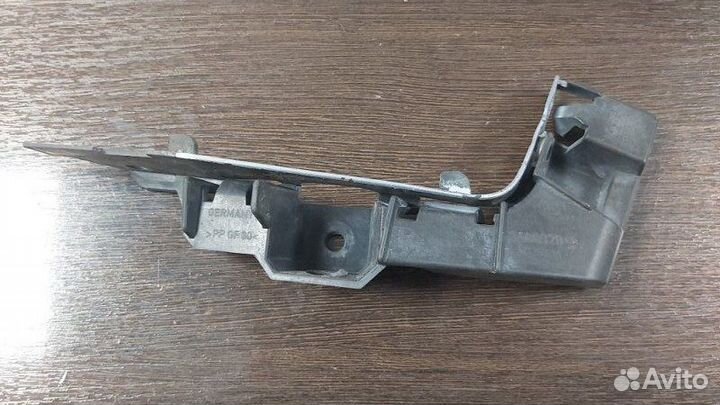 Кронштейн бампера передний правый Bmw X3 2.0D E83