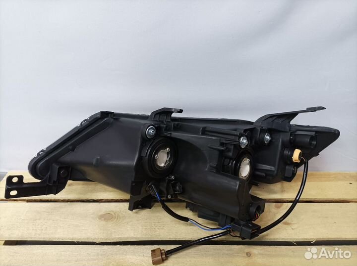 Фара правая Mitsubishi Outlander 2 хл 2007-2012