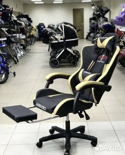 Компьютерное/игровое кресло с подножкой